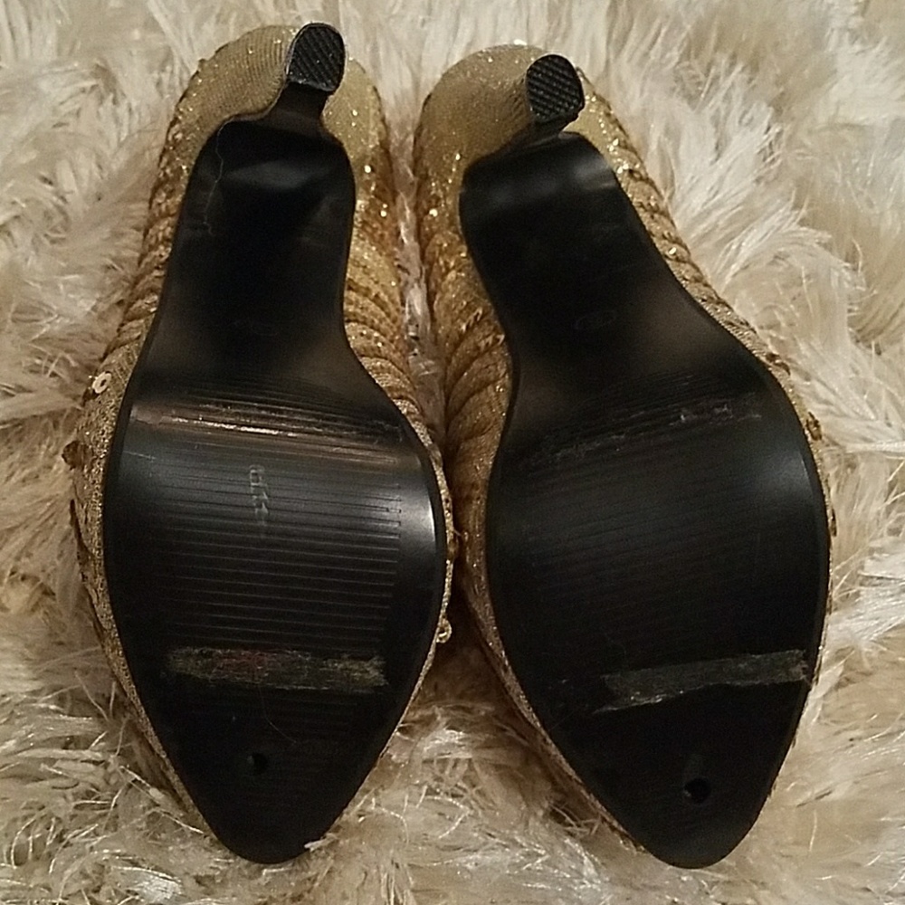 Nwot, beautiful gold sequence heels - Picture 4 of 5